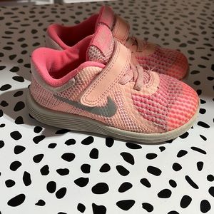 Toddler Girl’s Peach/Coral Nike Gym Shoes